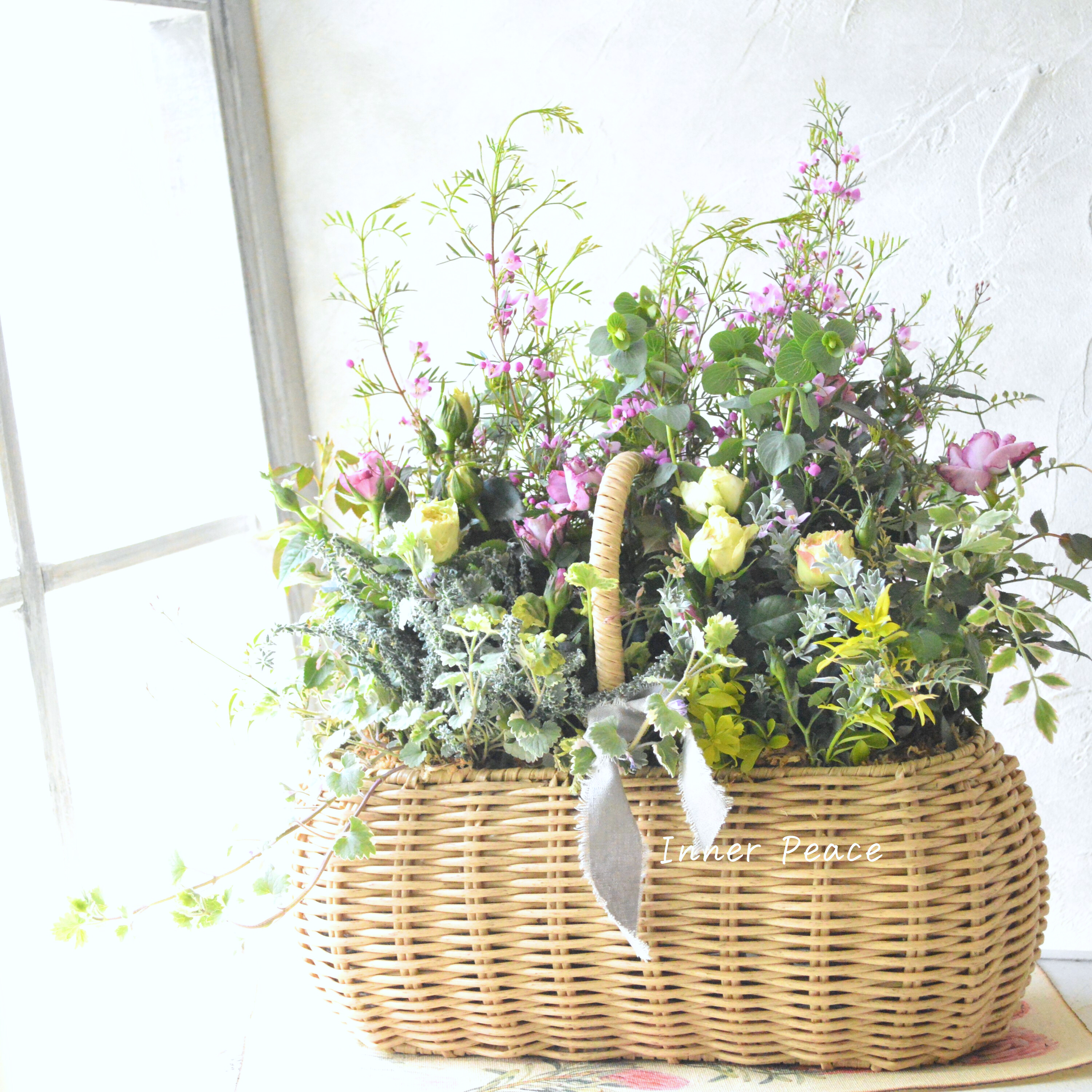 【春】 大人かわいいミニバラのバスケット